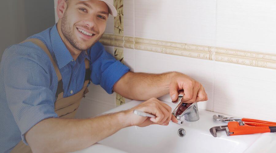 Handle or spout repair in Saint Anthony, IN